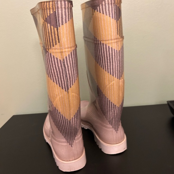 Burberry Gray Rainboots. Great Condition. Size 41 / 11. - Picture 2 of 4